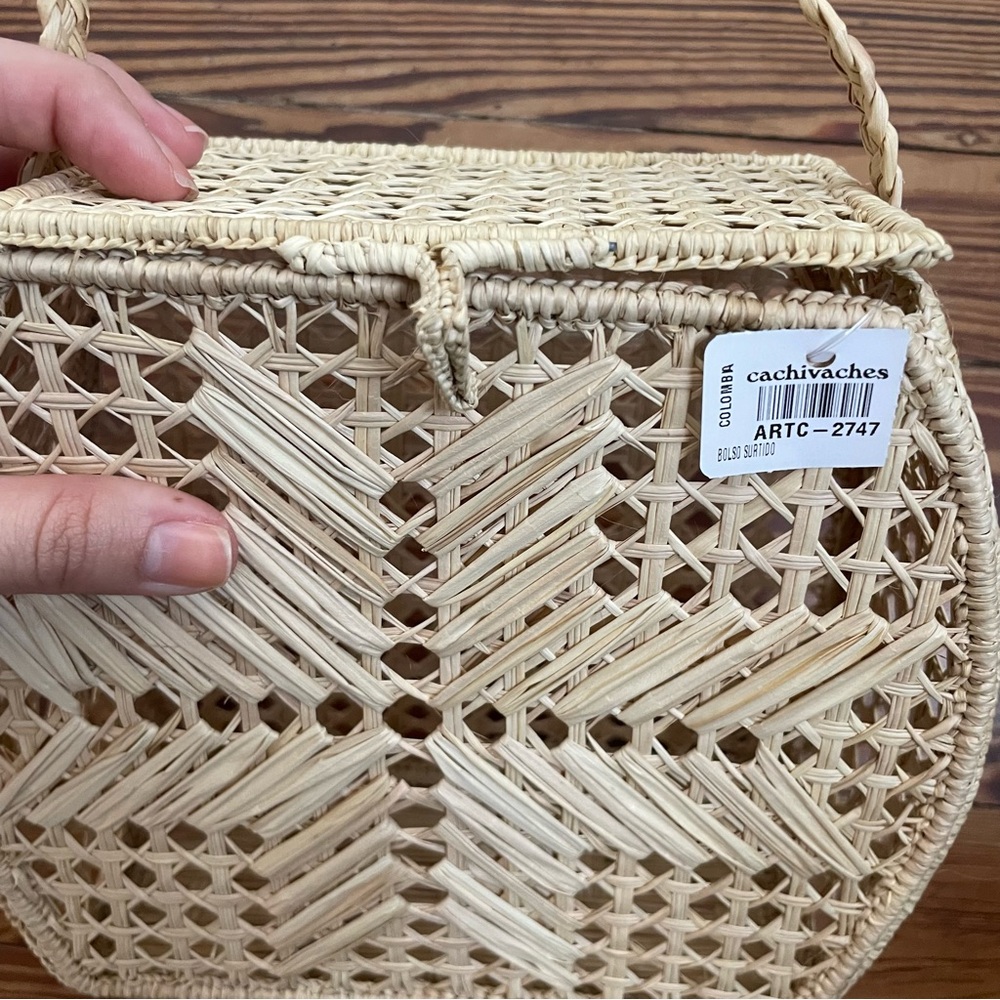 NWT Beige Woven Bag - Picture 4 of 7